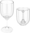 Een doorzichtig plastic wijnglas met steel en een beker zonder steel.