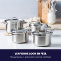 Vier roestvrijstalen pannen met deksel met verfijnde look en feel, stevige body.