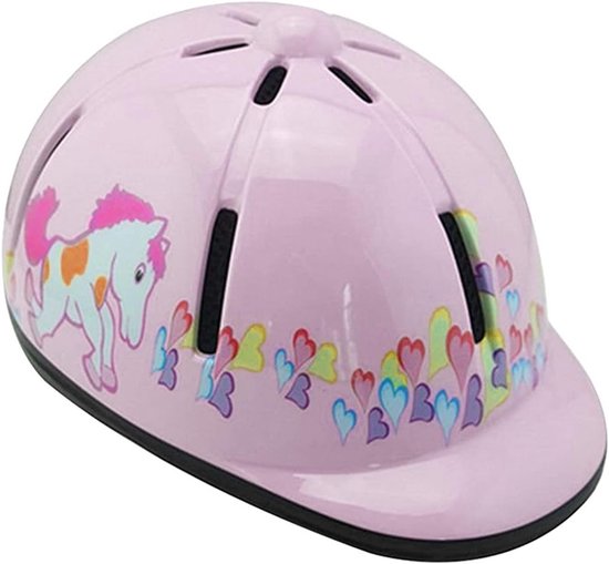 Lichtroze kinderhelm met wit paardje en veelkleurige hartjes. Ventilatieopeningen en klep.