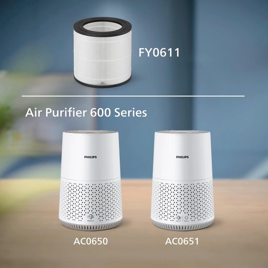 En haut, un filtre HEPA Philips FY0611, en bas, deux purificateurs d'air Philips blancs série 600: AC0650 et AC0651.