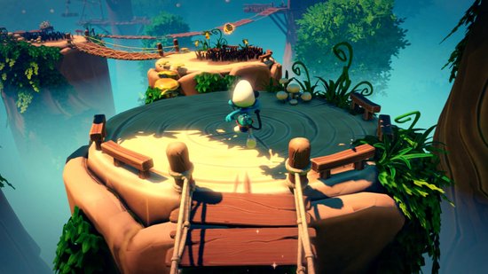 Een Smurf op een rond platform boven een mistige jungle, met een zwevende brug en houten bankjes.