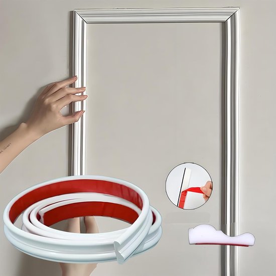 Moulure blanche flexible avec bande adhésive rouge, rouleau de 6m. Mains montrant la fixation.