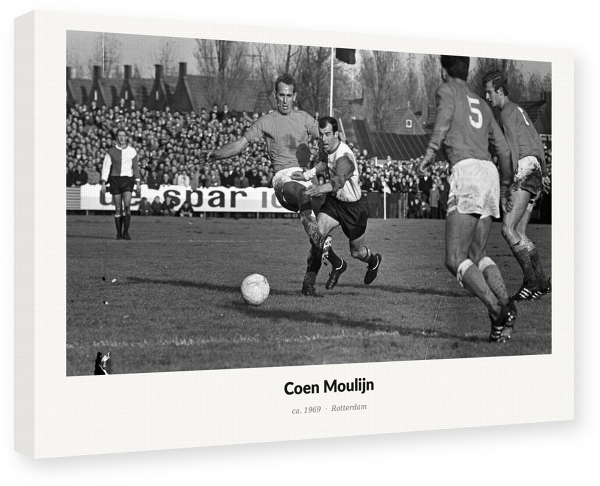 Coen Moulijn 1969 Voetbal Duel Canvas Schilderij 60x40 cm - Rotterdam Feyenoord Wanddecoratie - Vintage Sport Kunstdruk Canvas op Frame, Coen Moulijn