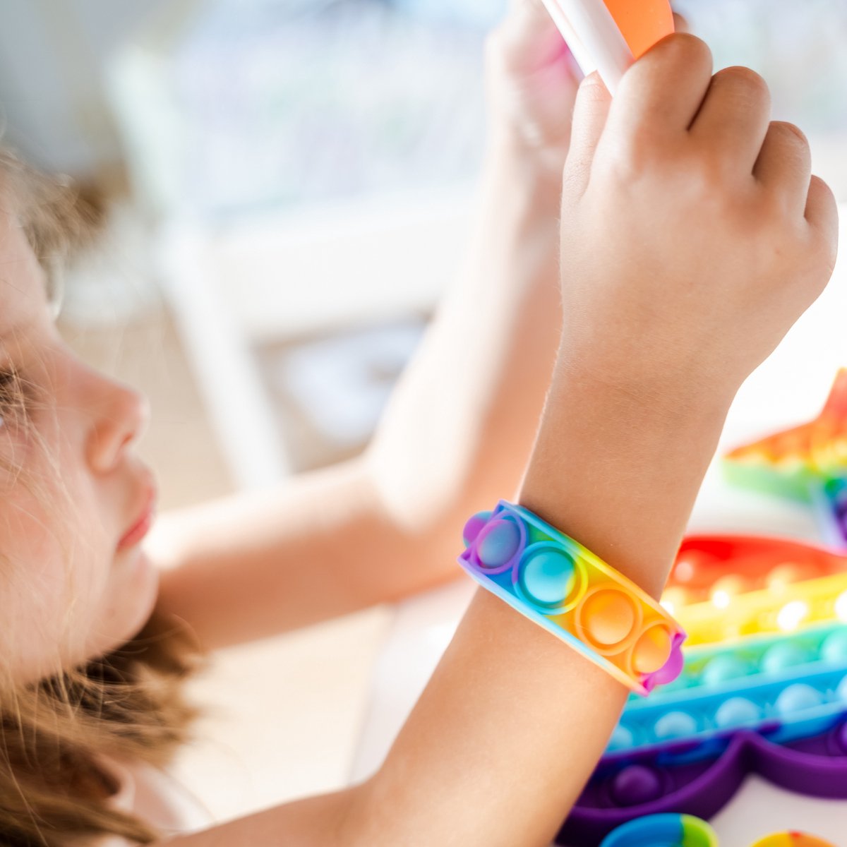 Partizzle 48x Fidget Toys Pop It Armbanden Pakket - Armbandjes Uitdeelcadeautjes - Grabbelton Traktatie Cadeautjes - Voor Kinderen & Peuters — afbeelding 4