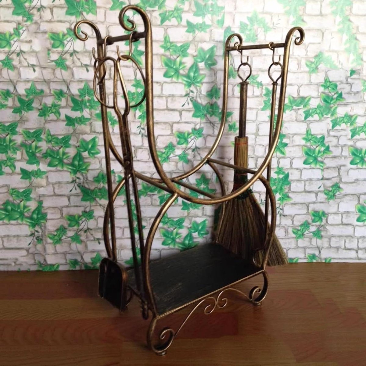 Haardhoutrek met Gereedschap - Houthouder Open Haard - Opslag Brandhout - Smeedijzeren Constructie - 45x20x70 cm - Antiek Brons