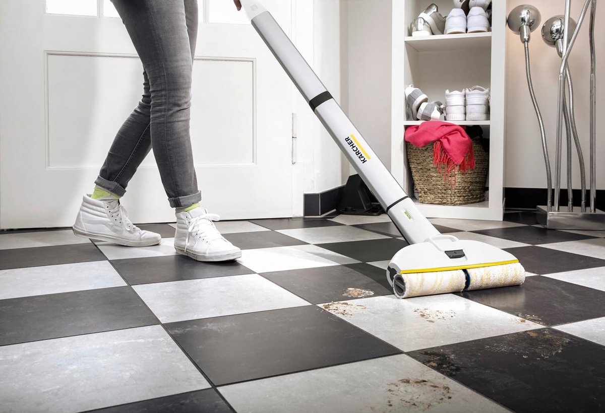 Kärcher Elektrische dweil EWM 2; draadloze vloerreiniger met 2 roterende microvezelrollen; accuduur elektrische mop: ca. 20 min; oppervlakte per acculading: ca. 60 m² – foto 3