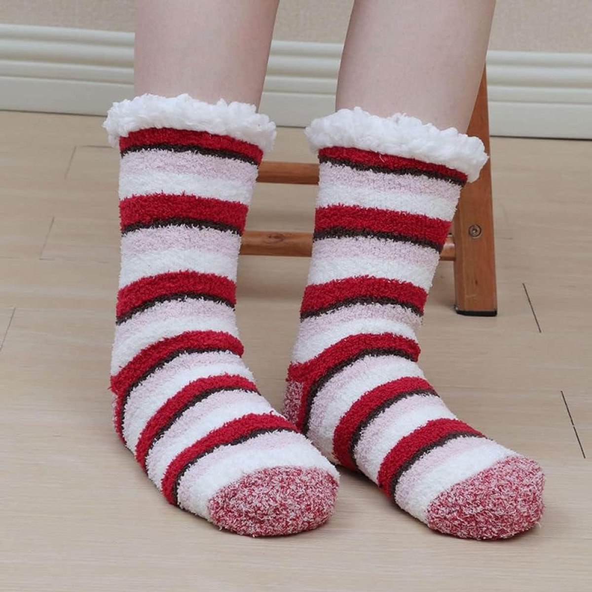 Dames Huissokken - Warme Sokken - Comfortabel Thuis - Anti-slip Zolen - One Size - Rood Gestreept