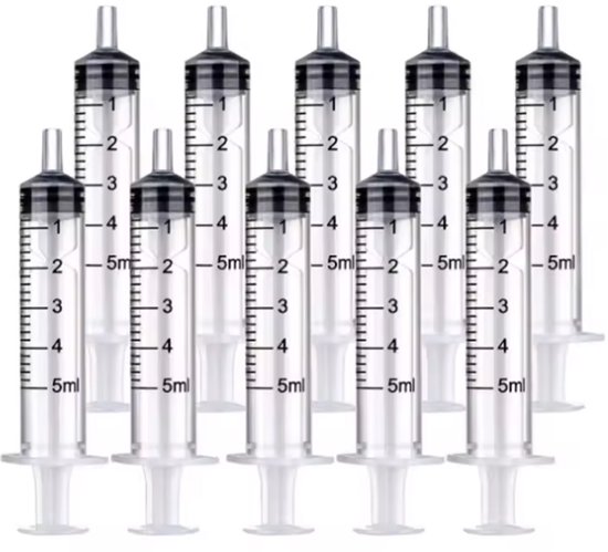 Set van tien doorzichtige 5ml spuiten met zwarte markeringen en plunjers.