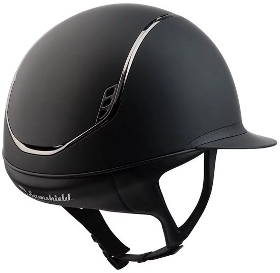 Matzwarte Samshield helm met zilverkleurige accenten aan de zijkant.
