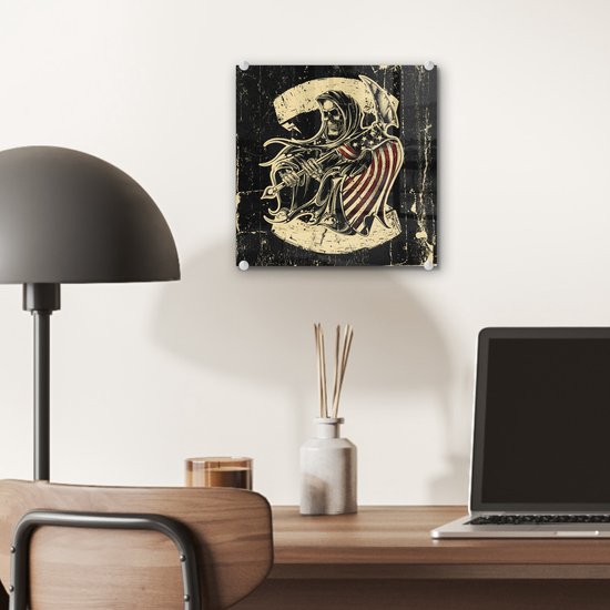 ® Glasschilderij 20x20 cm - Schilderij acrylglas - Een illustratie van een biker-patch met een schedel - Foto op glas - Muurdecoratie woonkamer - Wanddecoratie slaapkamer - Schilderijen
