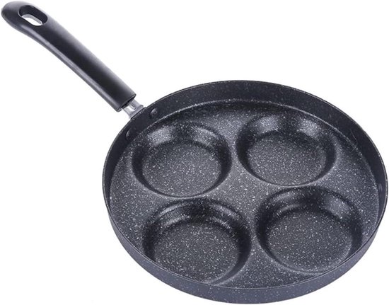 Zwarte koekenpan met 4 ronde bakvormen en zwarte steel.