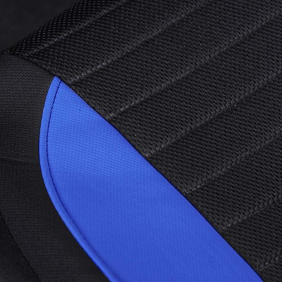 Close-up van een zwarte autostoelhoes met blauwe bies en geribbelde stof.