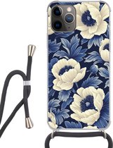 Coque de téléphone adaptée pour iPhone 13 Pro Max - Fleurs - Motif - Blauw - Wit - Siliconen - Bandoulière - Coque arrière avec cordon - Coque de téléphone avec cordon - Coque avec corde Coque de téléphone