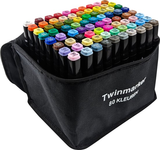 Zwarte draagtas met 'Twinmarker 80 KLEUREN' opschrift, gevuld met 80 kleurrijke alcohol markers.