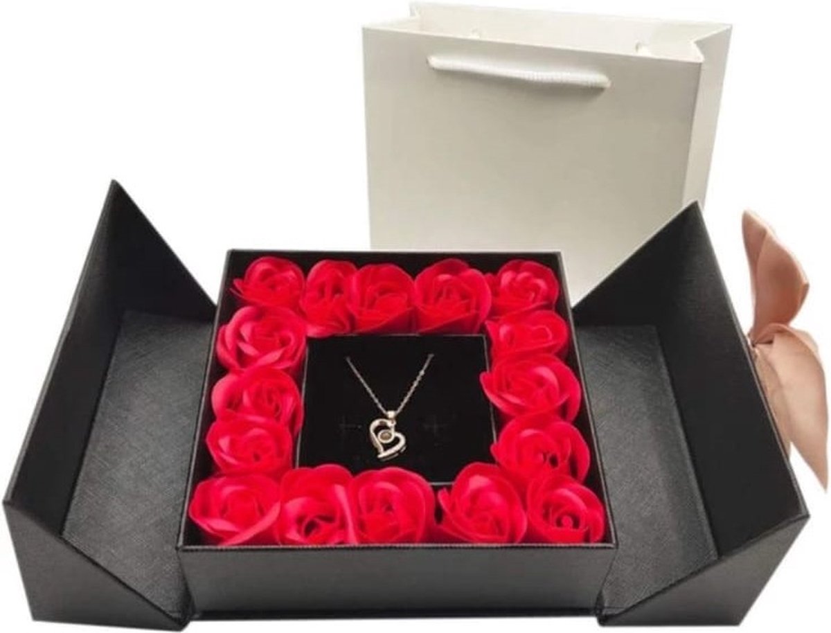 Moederdag-Valentijnsdag-Christmas Gift – Cadeaubox – Valentijnsdag– Geschenkset – Kerst/Sinterklaas – Zeep rozen – Ketting