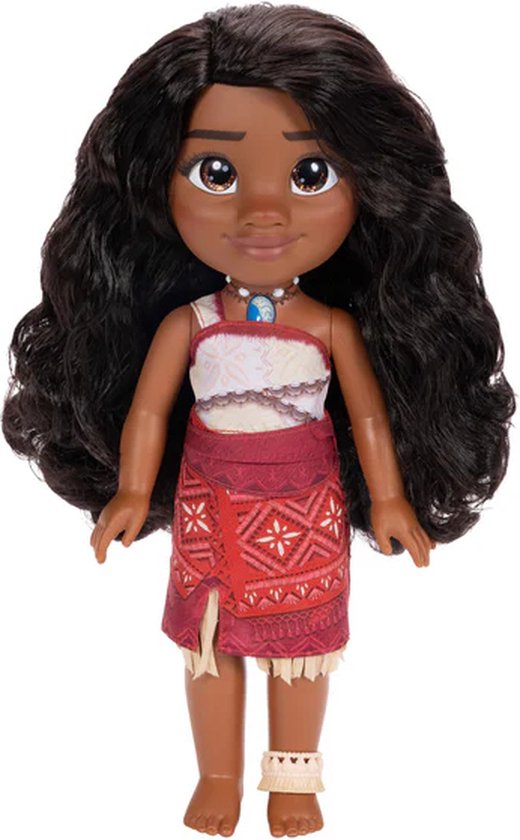 Moana pop met lange, krullende zwarte haren, bruine huid, draagt een witte top en rode rok met patronen.