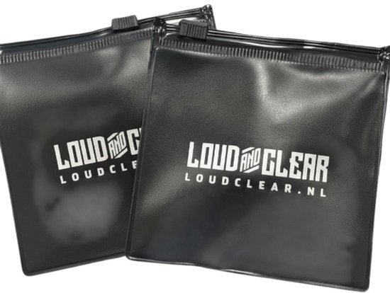 Twee zwarte 'Loud and Clear' etui's met rits.