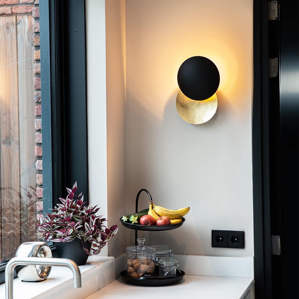 Moderne zwarte wandlamp met gouden accenten - rond, stalen design, geschikt voor LED - G9, max 28 watt - dimbaar voor woonkamer, slaapkamer en keuken