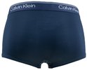 Donkerblauwe trunk van Calvin Klein, achterkant met opening en opdruk op de tailleband.