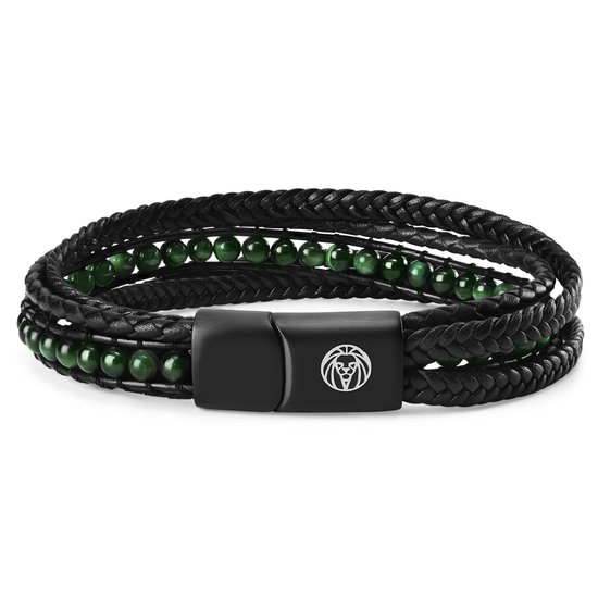 Zwarte gevlochten leren armband met meerdere lagen groene tijgeroog kralen en een zwarte magneetsluiting met leeuwenlogo.