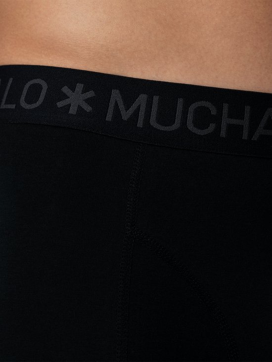 Close-up van een zwarte Muchachomalo boxershort met logo op de tailleband.