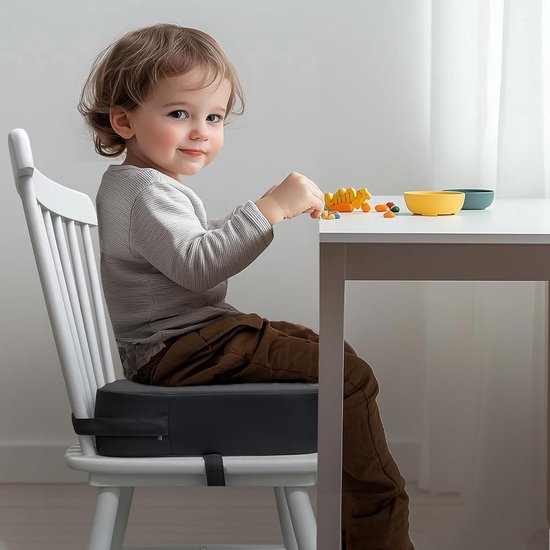 Kinderstoelverhoger - wasbaar - afneembaar - draagbaar - geschikt voor peuters, kinderstoelen, zitkussens, eetkamers - stoelverhoger met twee veiligheidsgespen - 34*34*9 cm -Donkergrijs van Merkloos — afbeelding 3