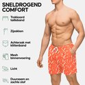 Man draagt oranje zwembroek met surfplankenprint. Kenmerken: trekkoord, zijzakken, achterzak, mesh voering, lichtgewicht.