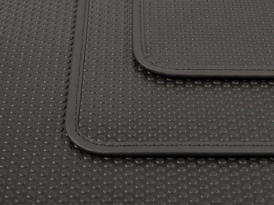 Ensemble de tapis de voiture noirs avec profil à picots et passepoil gris.