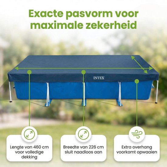 Donkerblauw Intex zwembadafdekzeil op blauw framezwembad, 460cm lengte, 226cm breedte, extra overhang.