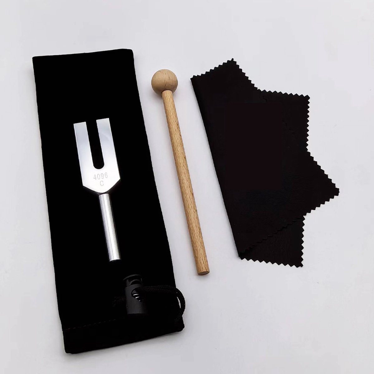 Stemvorkset - Stemvorken zijn ideaal voor genezing, chakra's, klanktherapie en het behouden van een perfecte harmonie van geest-Zilveren 4096C zak + houten klankhamer + reinigingsdoek