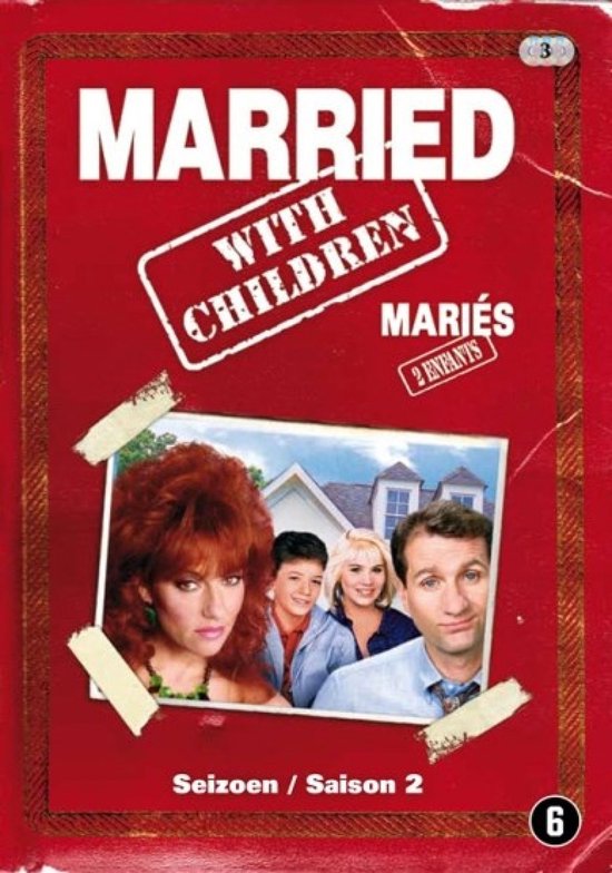 De dvd-hoes van Married With Children, Seizoen 2, met de hoofdrolspelers en de titel in witte letters op een rode achtergrond.