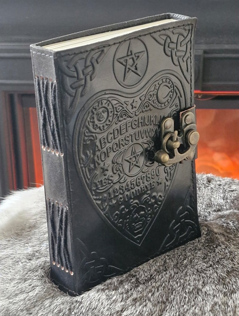 Something Different - Notitieboek Talking Board - Spiritbord Leren Journal - Zwart - reliëf planchette-ontwerp - (hxbxd) ca. 17,5cm x 13cm x 4cm
