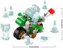 Detailopname van een groene Lego-motor met een blauwe Yoshi, een uitwerpend schild en pionnen. Afmetingen 9x6cm.
