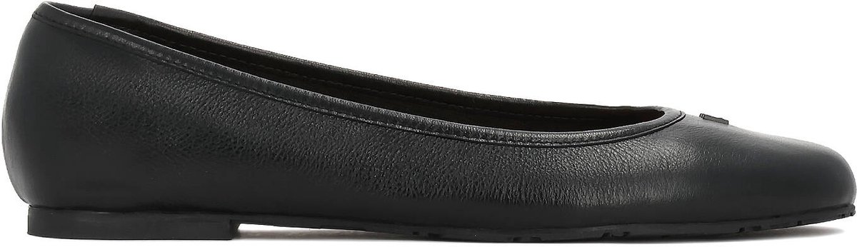 Classic black leather ballerinas