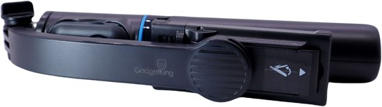 Zwarte selfie-stick in opgevouwen positie, met de merknaam GadgetKing zichtbaar.