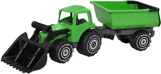 Grote groene Plasto tractor met voorlader en aanhanger, op een witte achtergrond.