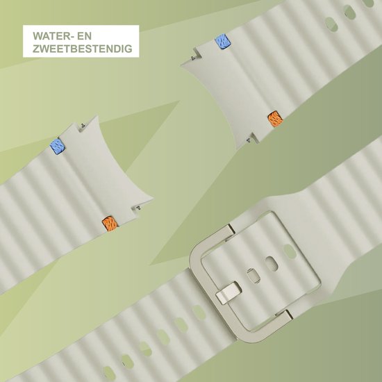 Crèmekleurig golfpatroon siliconen bandje, water- en zweetbestendig, met blauwe en oranje details bij de bevestiging.