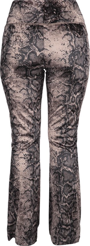 Achterkant van een bruine legging met zwart slangenprintpatroon.