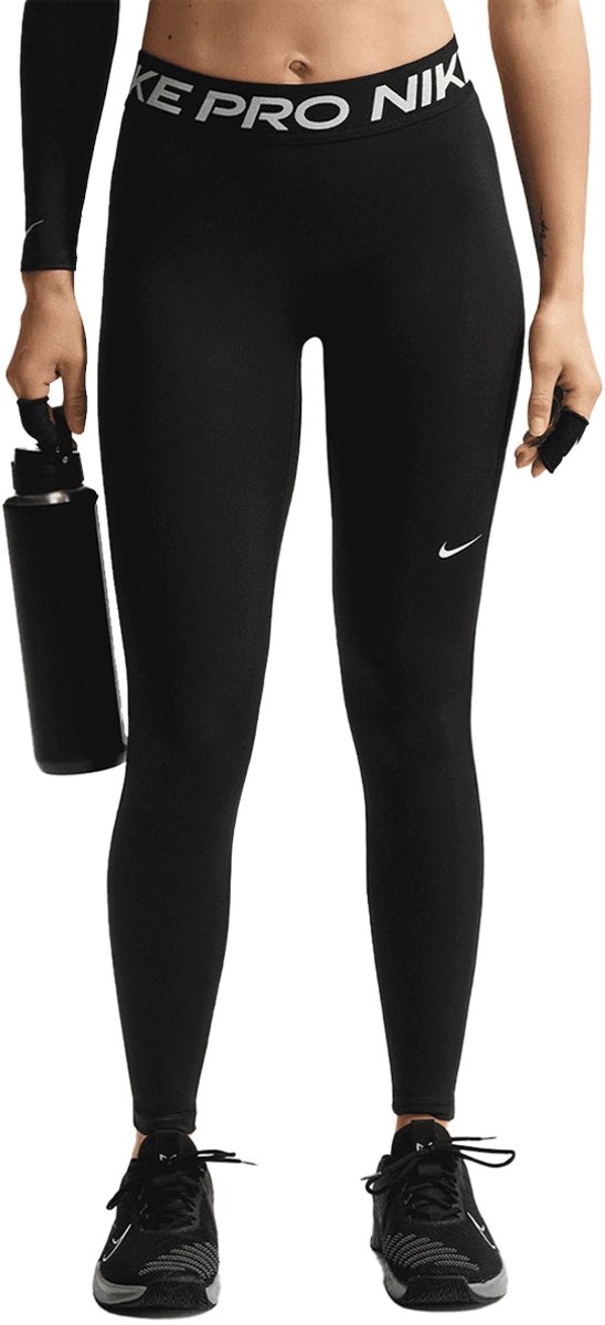 Nike dri-fit 365 tight in de kleur . Zwart