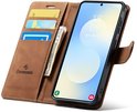Bruin Casemania boekhoesje met insteekvakken voor creditcards en bankbiljetten. Telefoon geopend met scherm.
