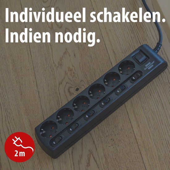 Zwarte stekkerdoos met 6 stopcontacten en individuele schakelaars, met tekst "Individueel schakelen. Indien nodig."
