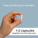 Vrouw houdt een witte capsule vast, met tekst '1-2 capsules dagelijks met of zonder eten'.