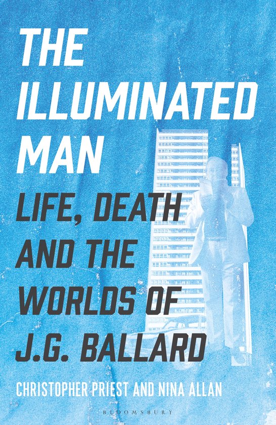 Couverture du livre : "The Illuminated Man" avec le texte "Life, Death and The Worlds of J.G. Ballard" en lettres blanches. Au dos-plan, une image délavée d'un homme en costume devant un bâtiment.