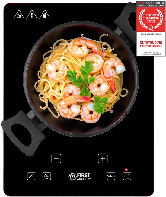 Plaque de cuisson noire à induction avec une poêle de spaghettis aux crevettes et un badge 'Customer Champion 2023'.