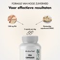 Witte fles PEA CAPSULES. Illustratie van DNA en plantaardige capsules. 2 capsules per dag.