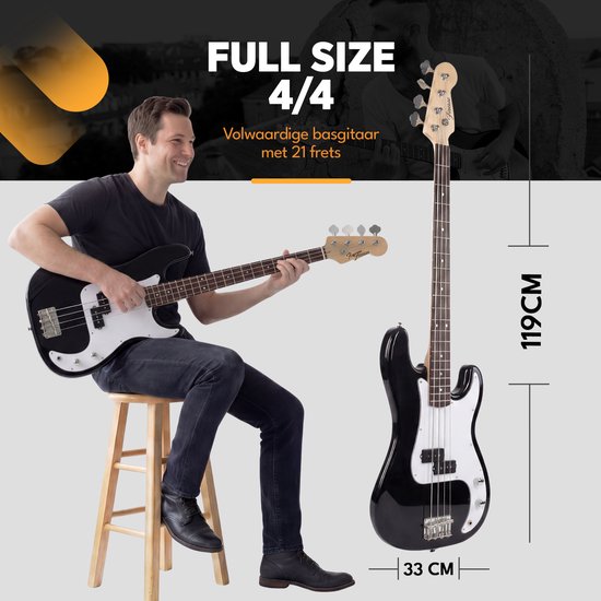Man speelt op een zwarte basgitaar, naast een staande zwarte basgitaar van 119 cm.