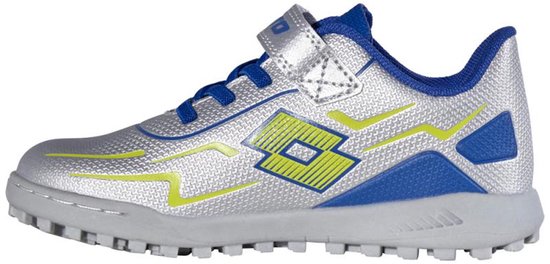 Zilveren voetbalschoen met blauwe en limegroene accenten, klittenbandsluiting en Lotto logo.