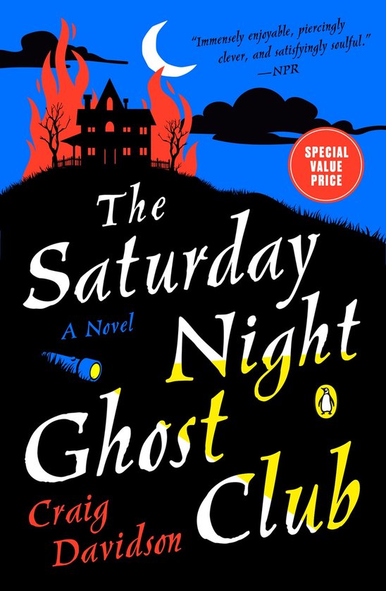 Couverture du livre 'The Saturday Night Ghost Club' avec un manoir en feu sur une colline sous la lune et une citation du NPR.