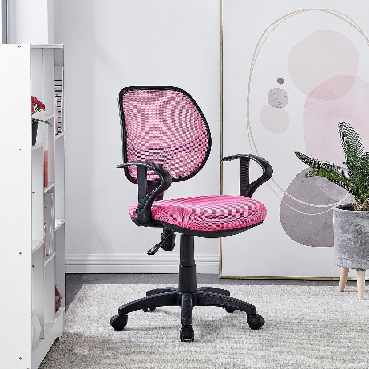 COOL bureaustoel in roze, comfortabele bekleding, ademende netbespanning, 5 dubbele wielen