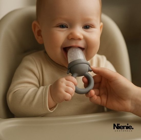 Baby Fruitspeen + 3 spenen & IJsblokjesvorm - Babyhapjes bewaarbakjes - 100% siliconen Fopspeen Beige - Sabbelzakje met bijtring - Nienie Amsterdam® van Nienie Amsterdam® — afbeelding 2